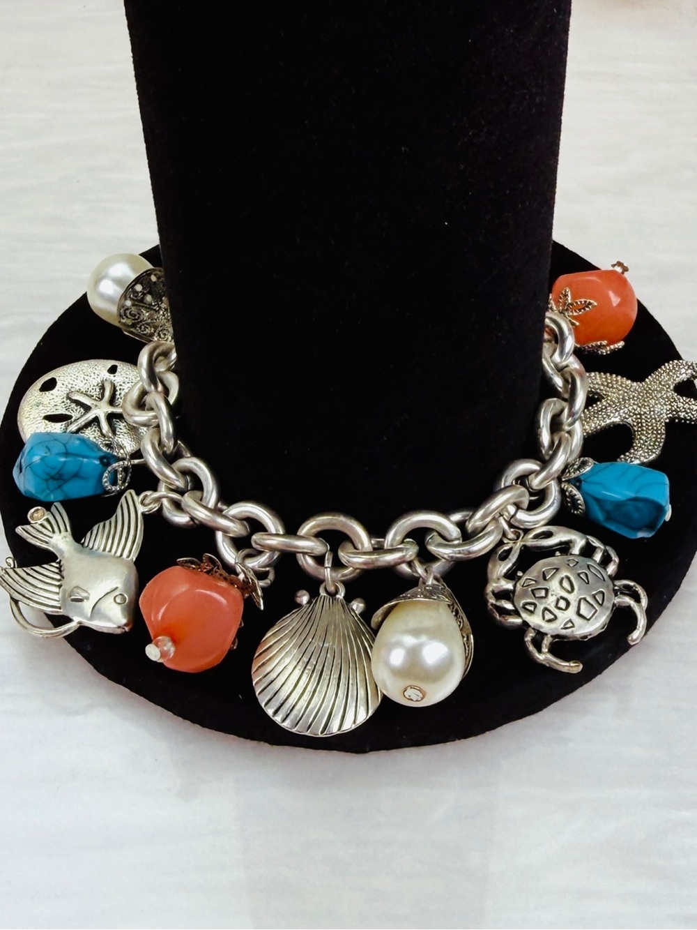 Gorgeous, silvertone beach starfish shell crab fish stone charm bracelet